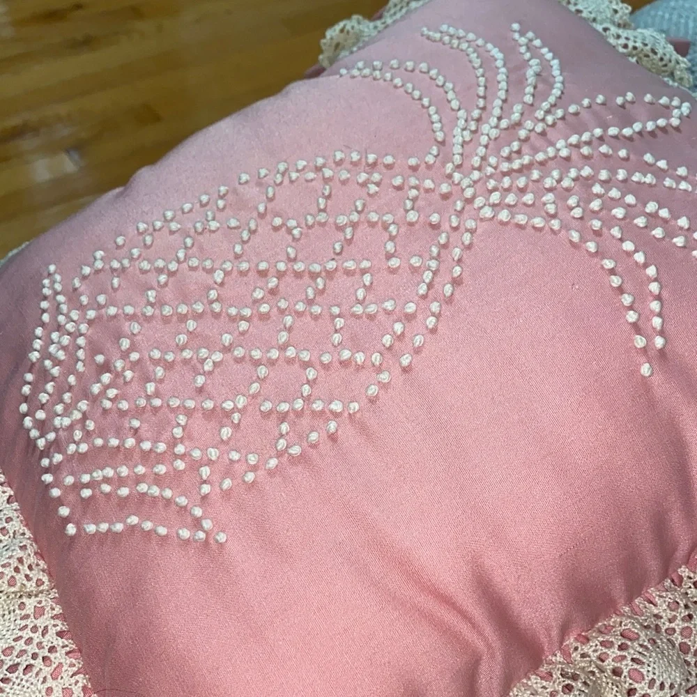 Vintage Mauve Pink Pineapple Throw Pillow